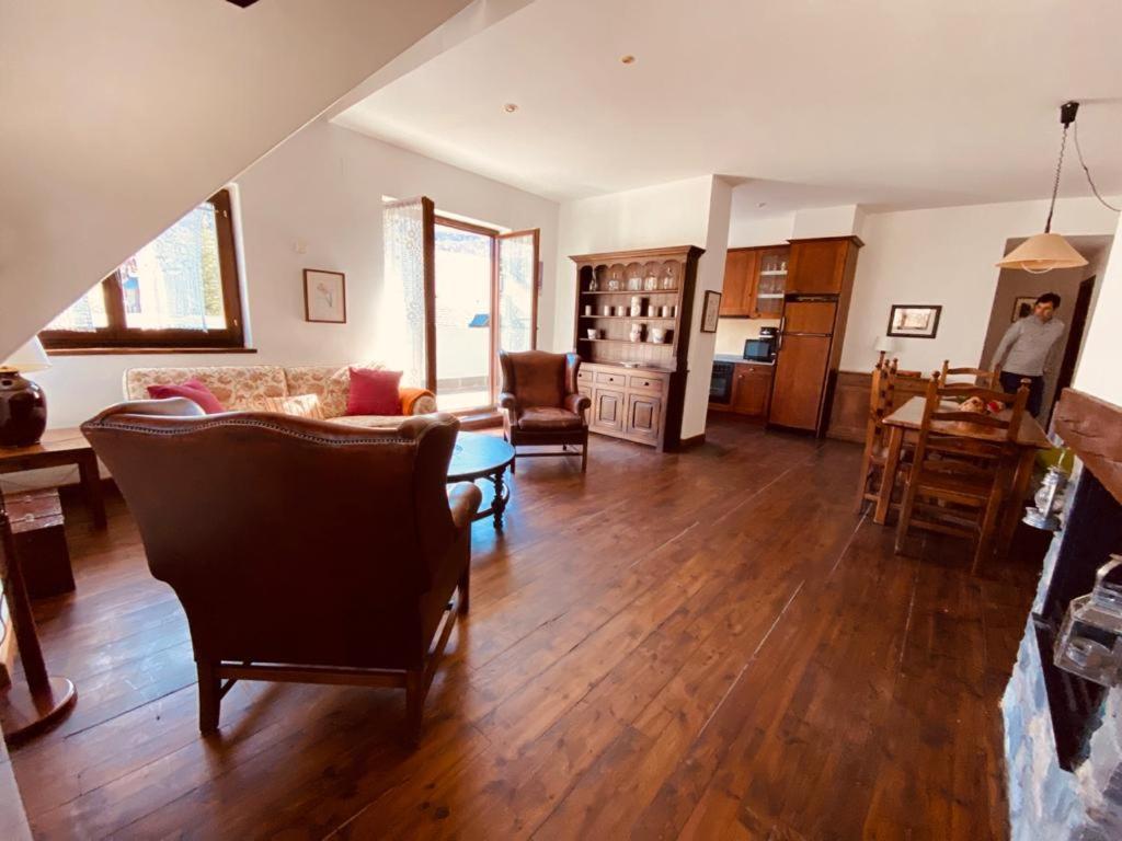 Apartamentos Linsoles 에리스테 외부 사진